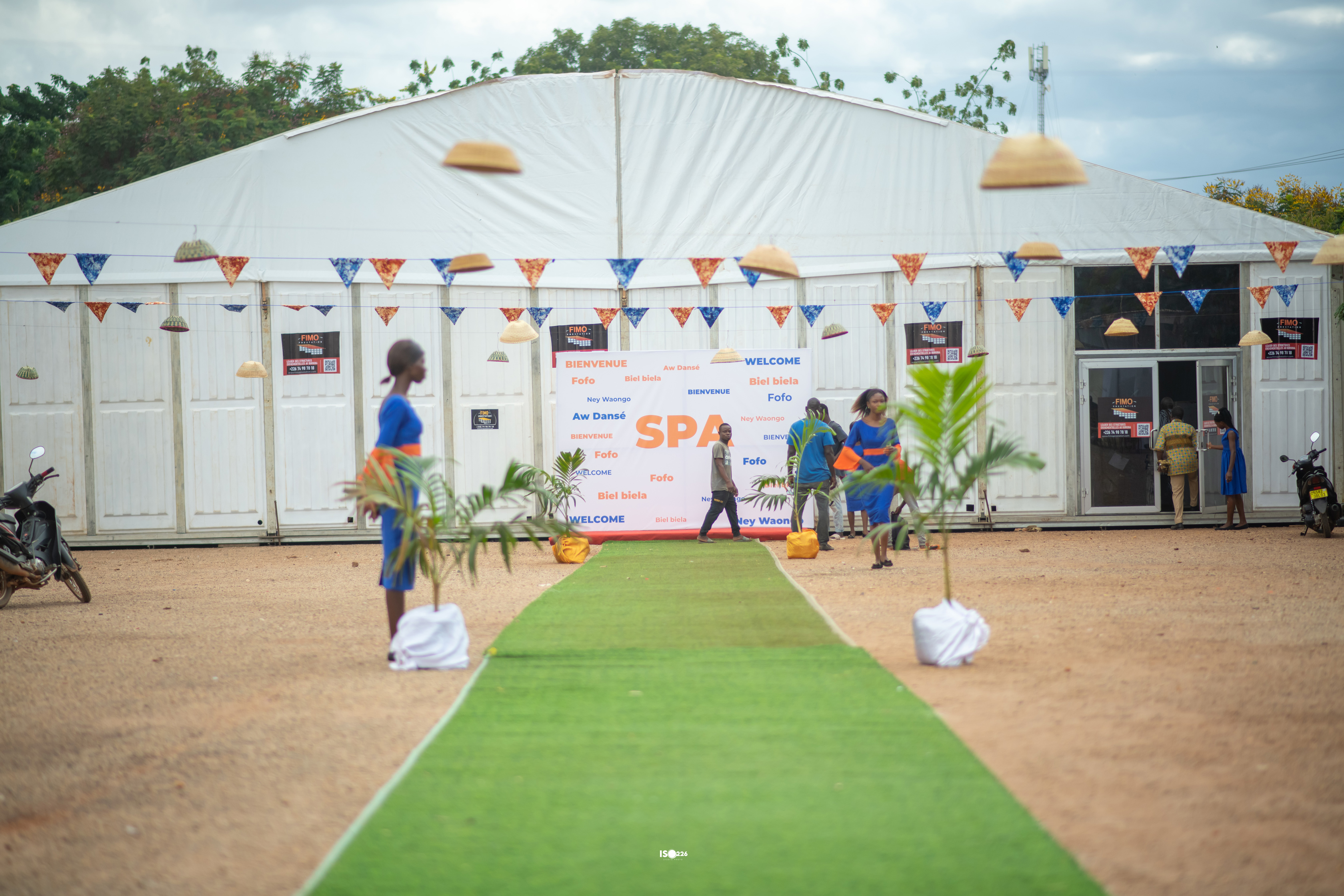 Tente green carpet